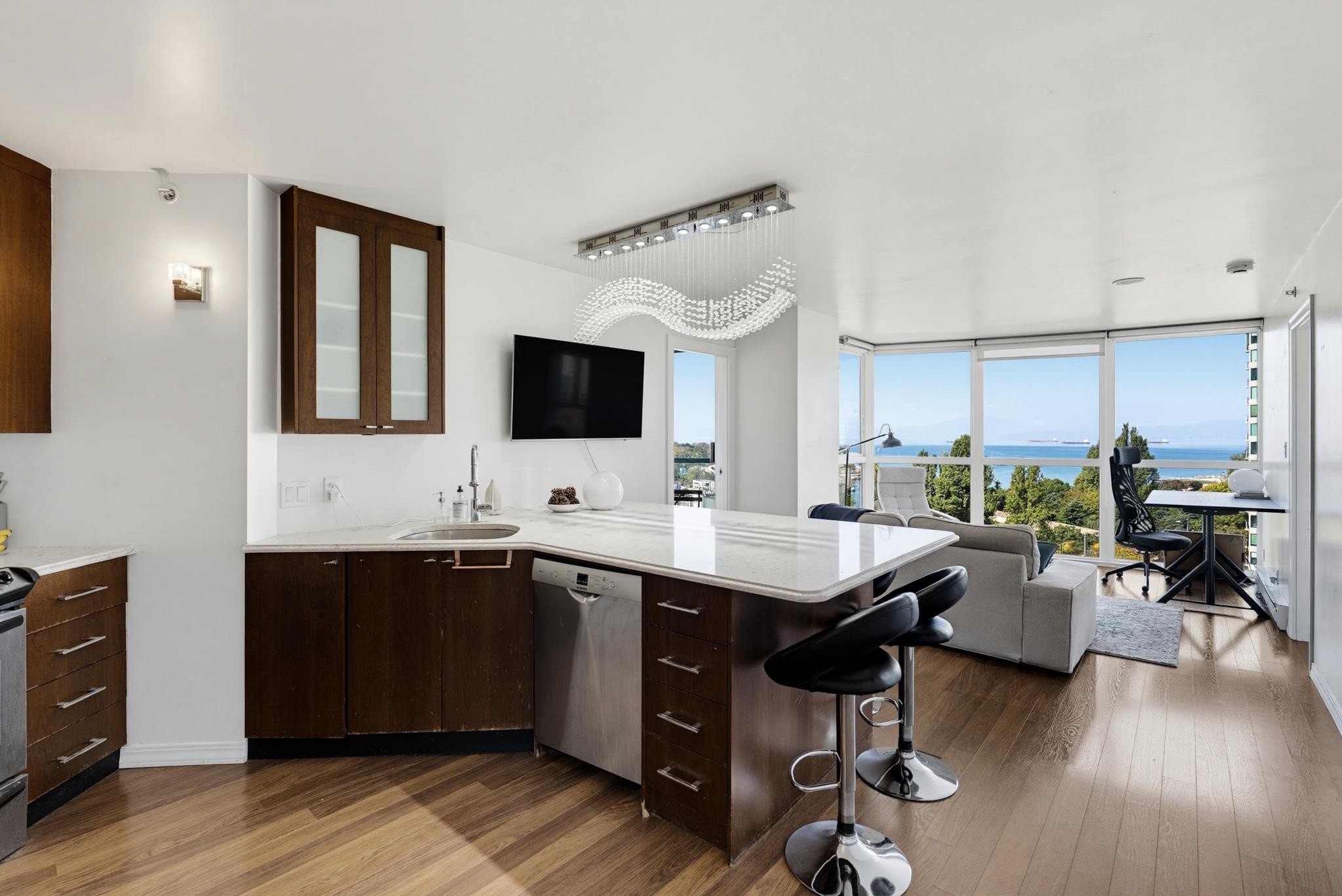 1401-907 Beach Avenue, Vancouver, BC