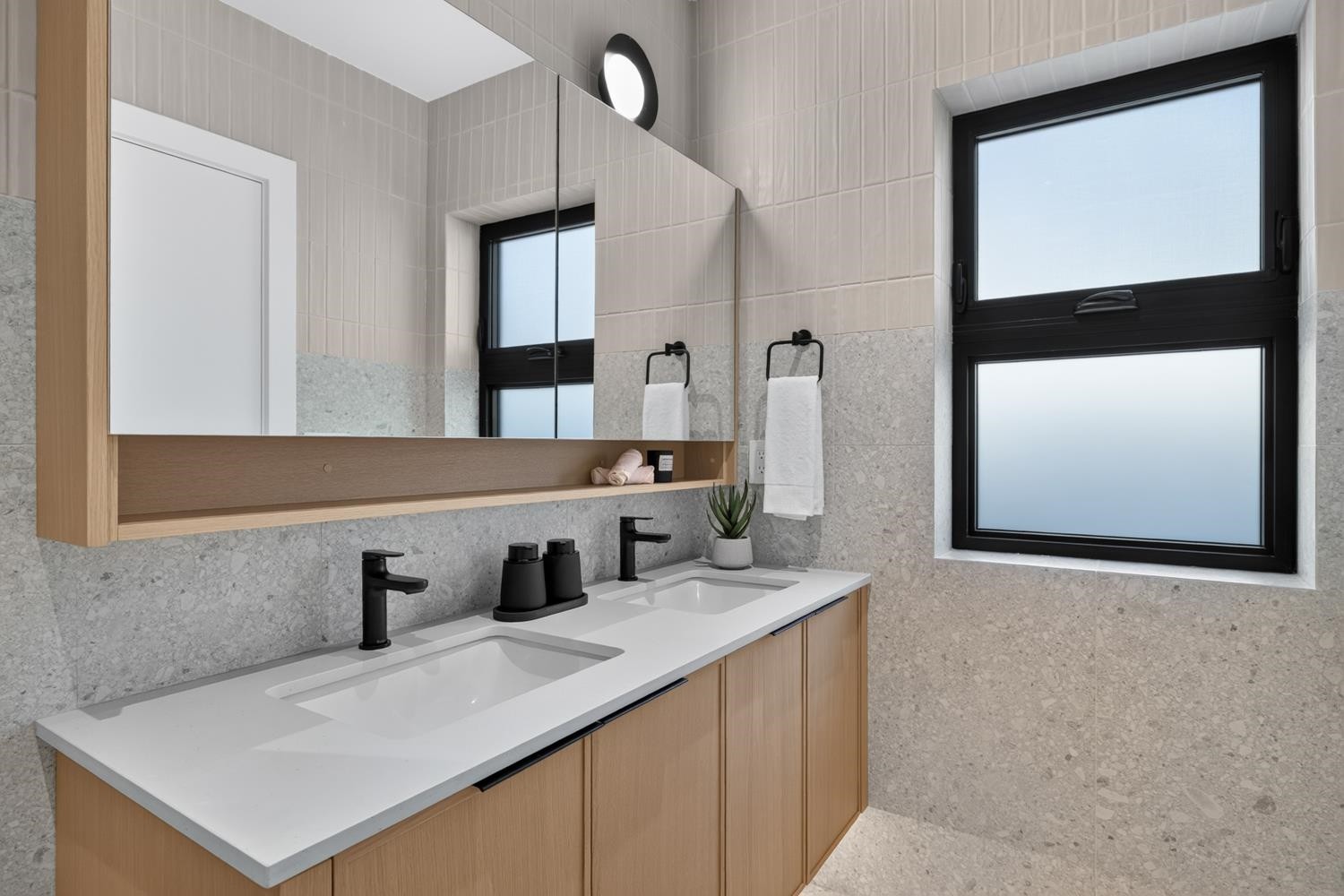 2-58 40Th Avenue E, Vancouver, BC
