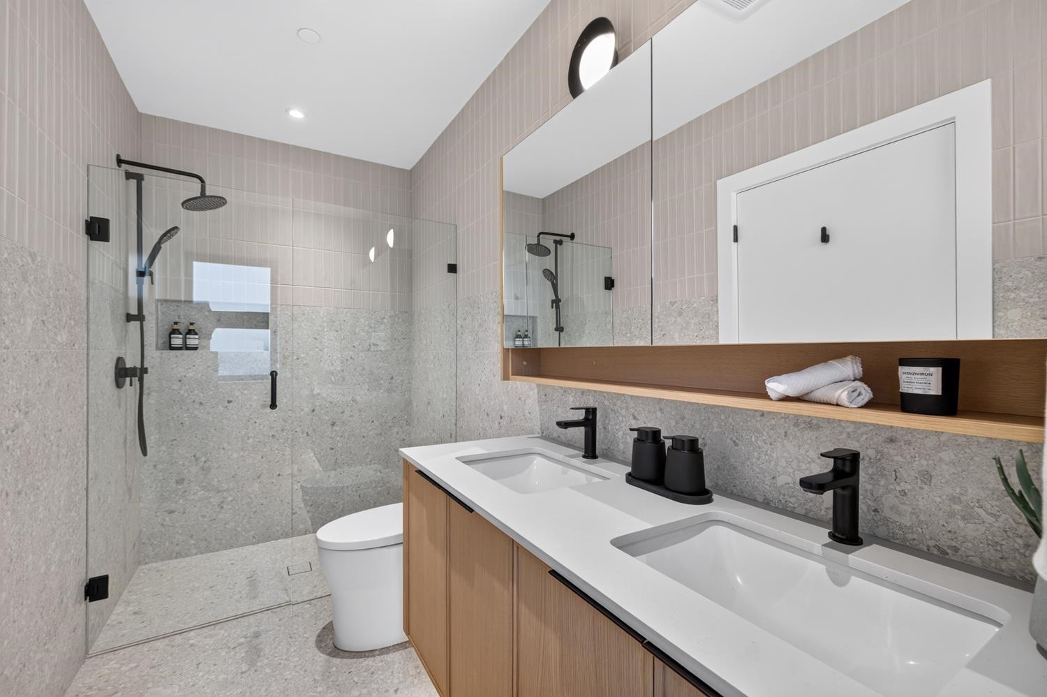 2-58 40Th Avenue E, Vancouver, BC