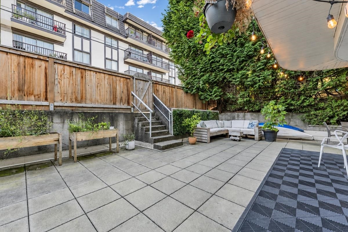 102-320 2Nd Street W, North Vancouver, BC