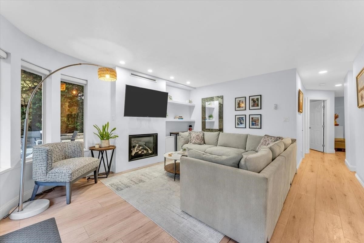 102-320 2Nd Street W, North Vancouver, BC