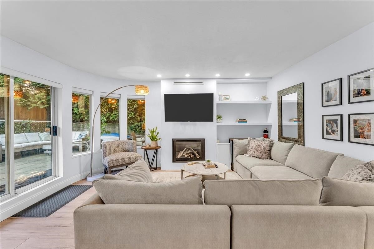 102-320 2Nd Street W, North Vancouver, BC