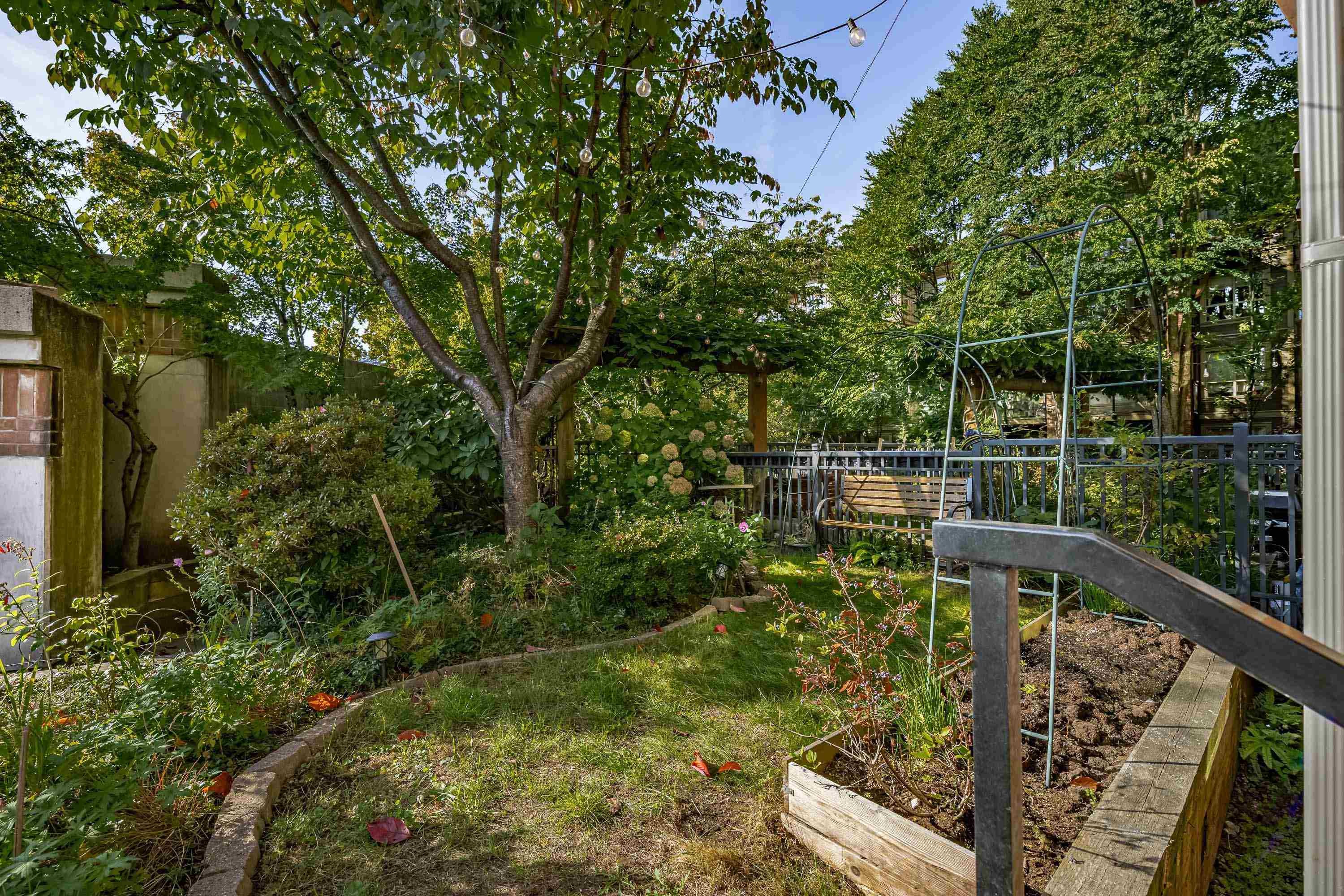 107-1633 Mackay Avenue, North Vancouver, BC