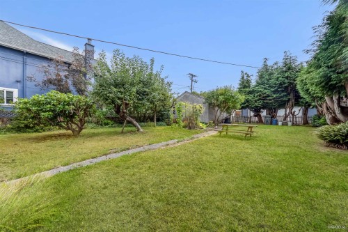 96 16Th Avenue W, Vancouver, BC 