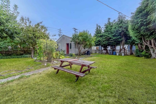 96 16Th Avenue W, Vancouver, BC 