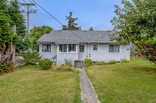 96 16Th Avenue W, Vancouver, BC 