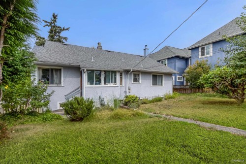 96 16Th Avenue W, Vancouver, BC 
