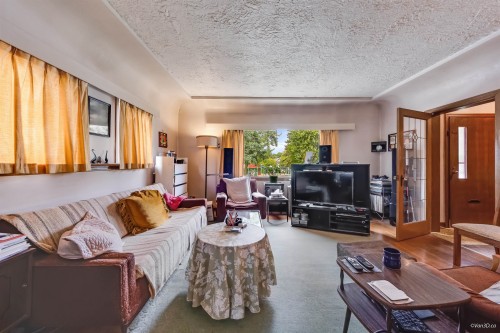 96 16Th Avenue W, Vancouver, BC 