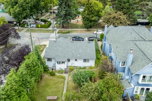 96 16Th Avenue W, Vancouver, BC 