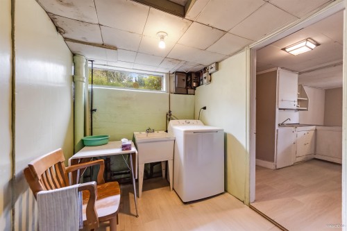 96 16Th Avenue W, Vancouver, BC 