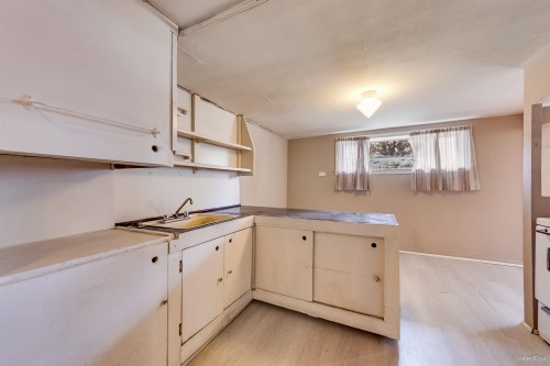 96 16Th Avenue W, Vancouver, BC 