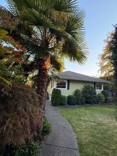 1086 Mathers Avenue, West Vancouver, BC 