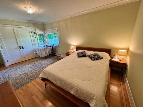 1086 Mathers Avenue, West Vancouver, BC 