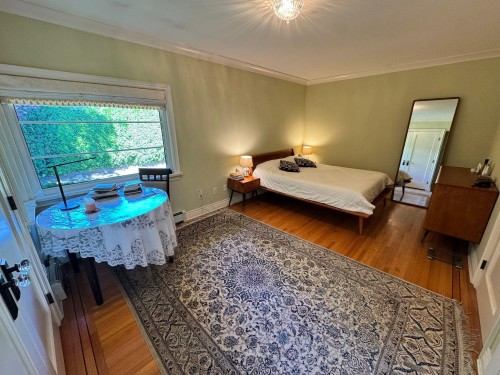 1086 Mathers Avenue, West Vancouver, BC 