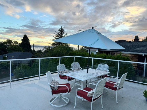 1086 Mathers Avenue, West Vancouver, BC 