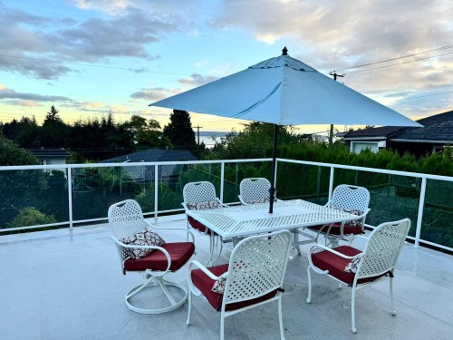 1086 Mathers Avenue, West Vancouver, BC 