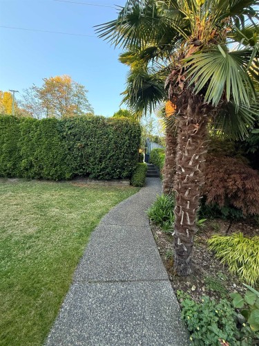 1086 Mathers Avenue, West Vancouver, BC 