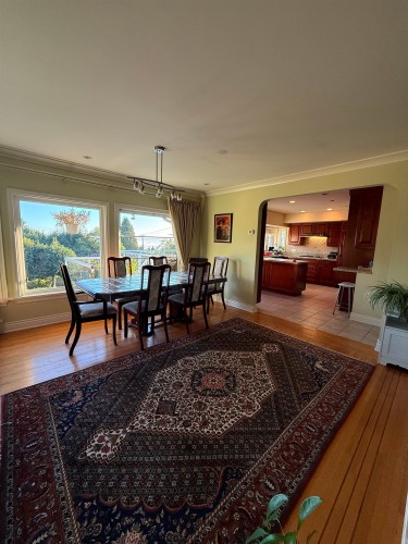1086 Mathers Avenue, West Vancouver, BC 