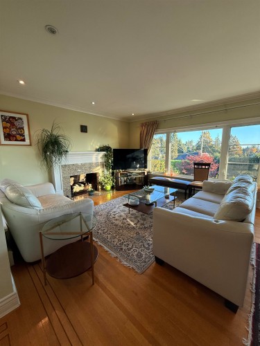 1086 Mathers Avenue, West Vancouver, BC 