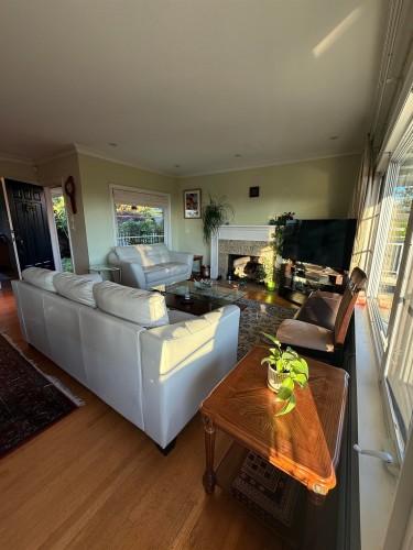 1086 Mathers Avenue, West Vancouver, BC 