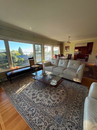 1086 Mathers Avenue, West Vancouver, BC 