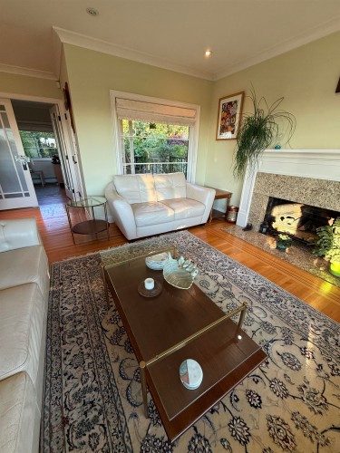 1086 Mathers Avenue, West Vancouver, BC 