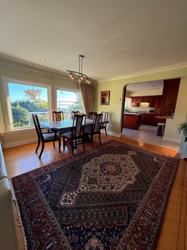 1086 Mathers Avenue, West Vancouver, BC 