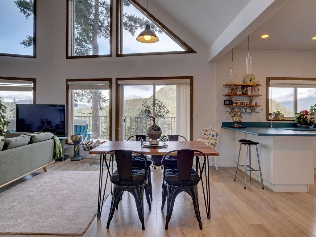 5280 Cecil Hill Road, Madeira Park, BC