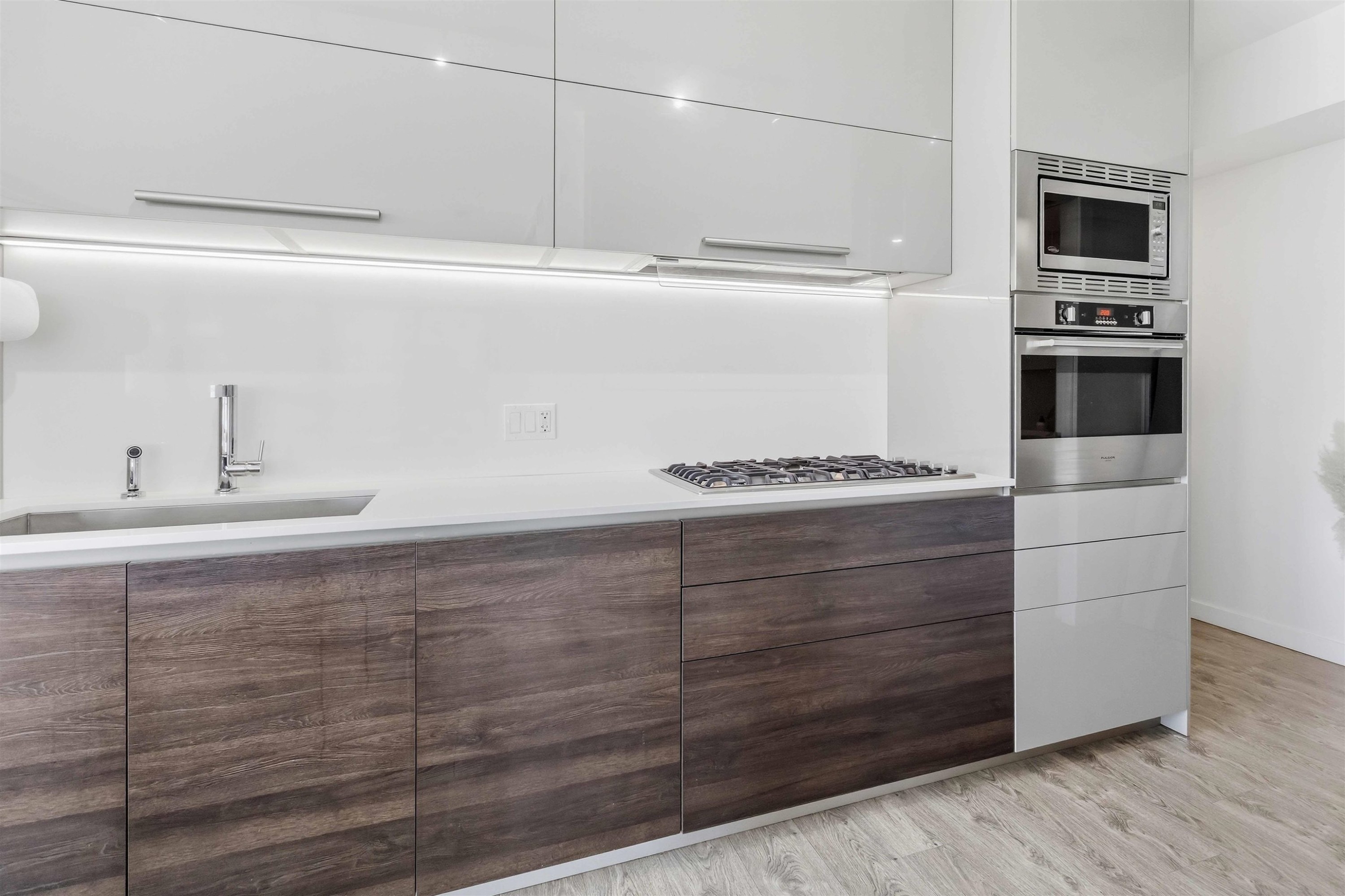 703-2378 Alpha Avenue, Burnaby, BC