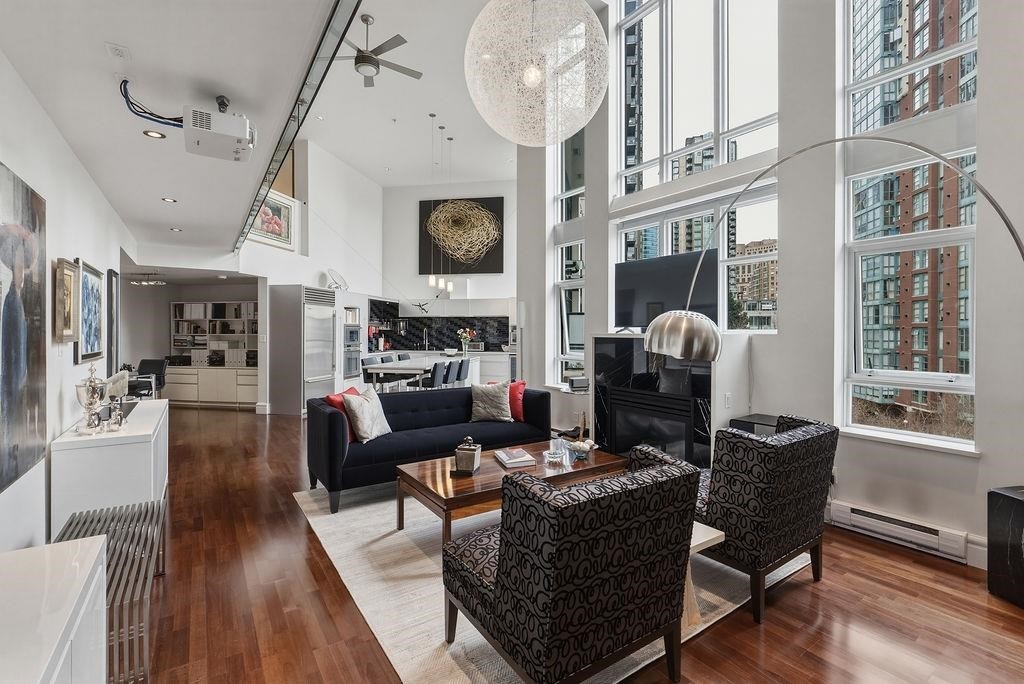 401-988 Richards Street, Vancouver, BC