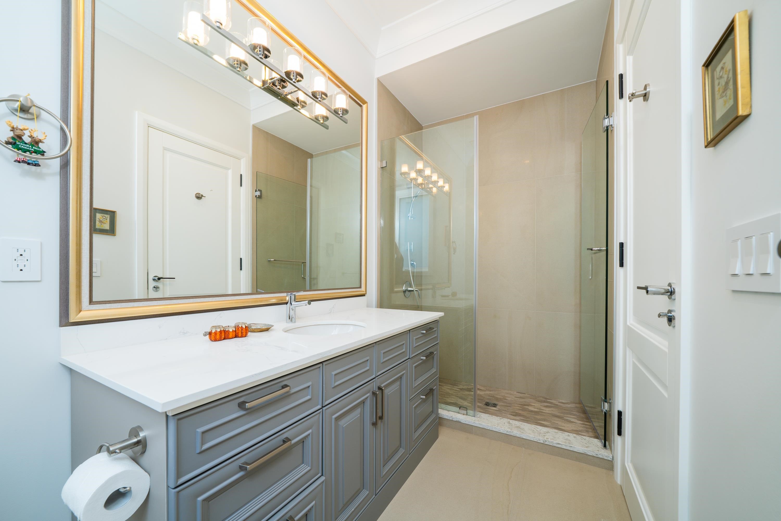 1048 Handsworth Road, North Vancouver, BC