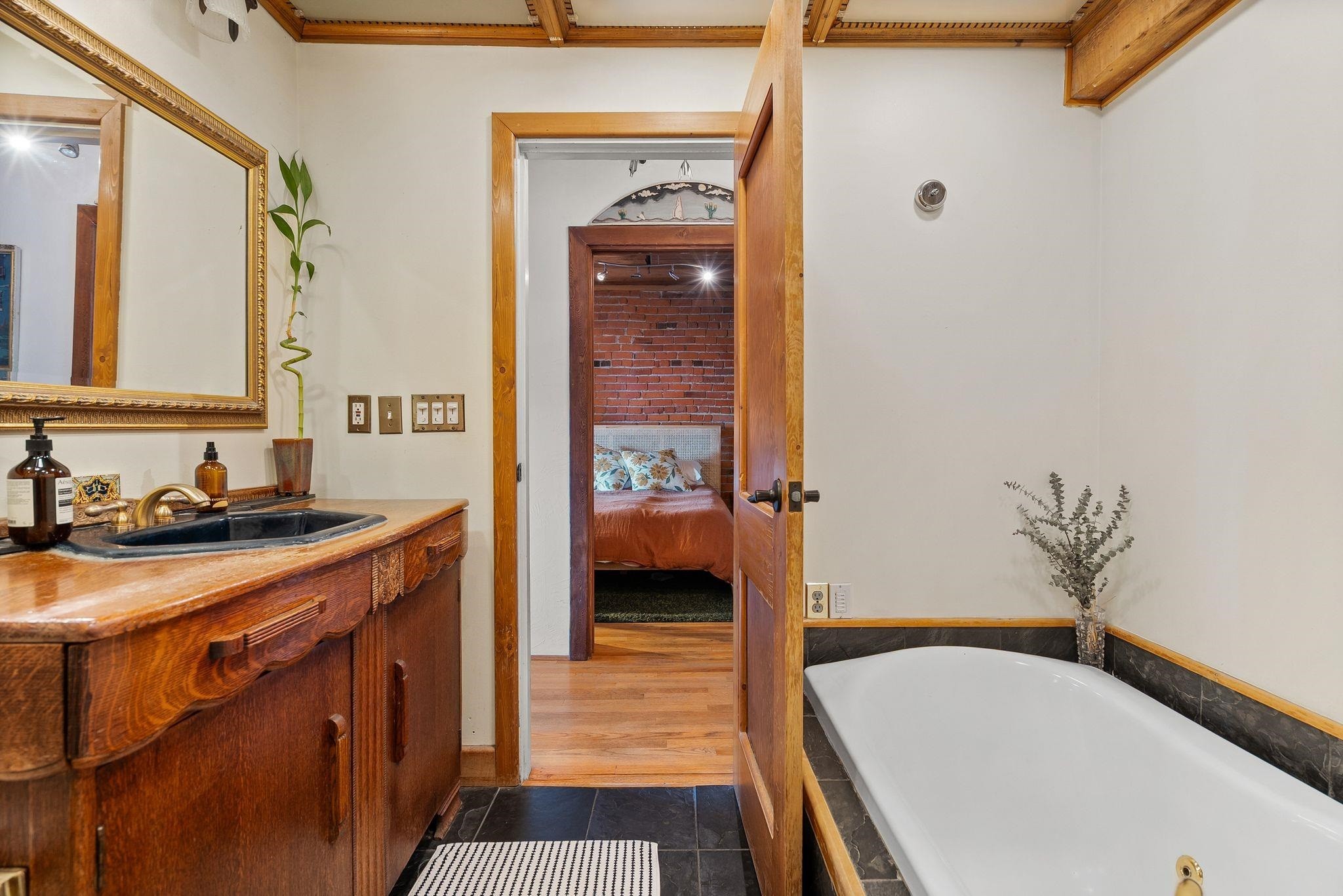 305-41 Alexander Street, Vancouver, BC