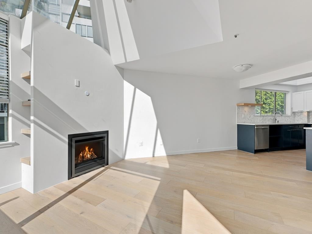 204-565 17 Street, West Vancouver, BC