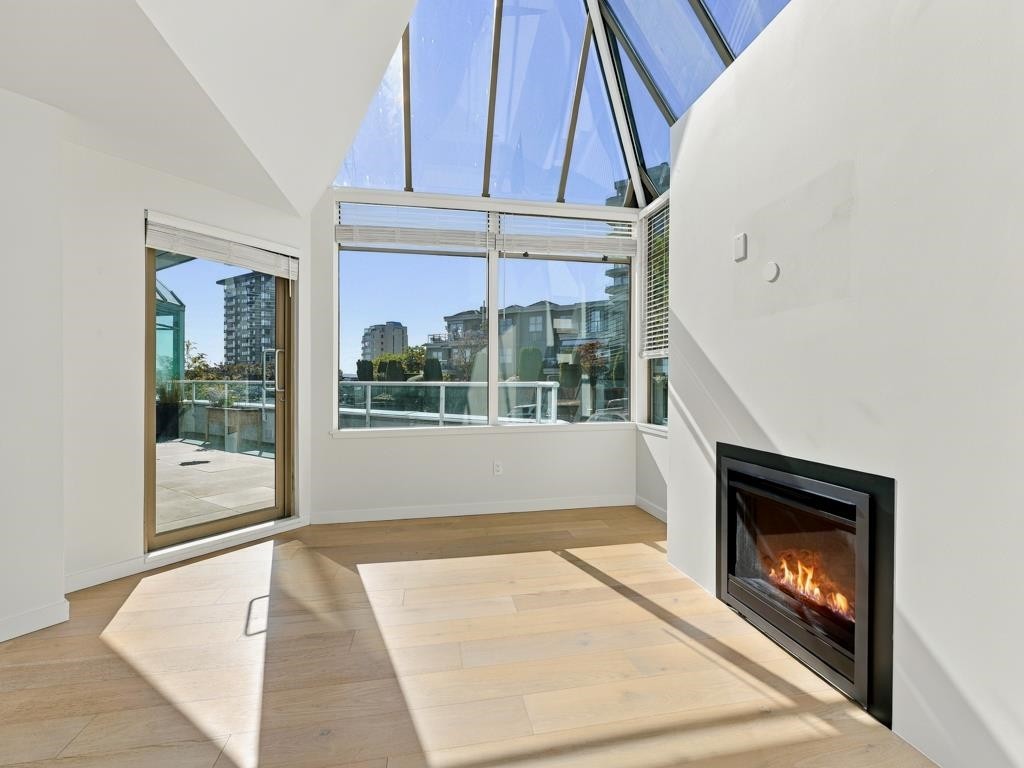204-565 17 Street, West Vancouver, BC