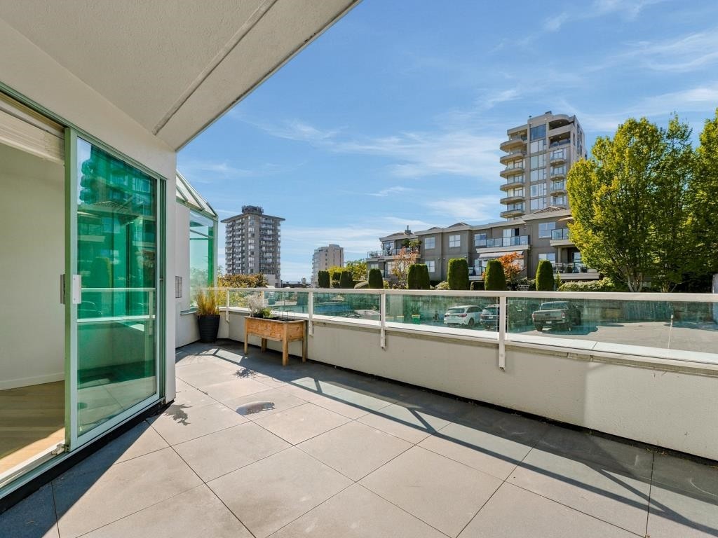 204-565 17 Street, West Vancouver, BC