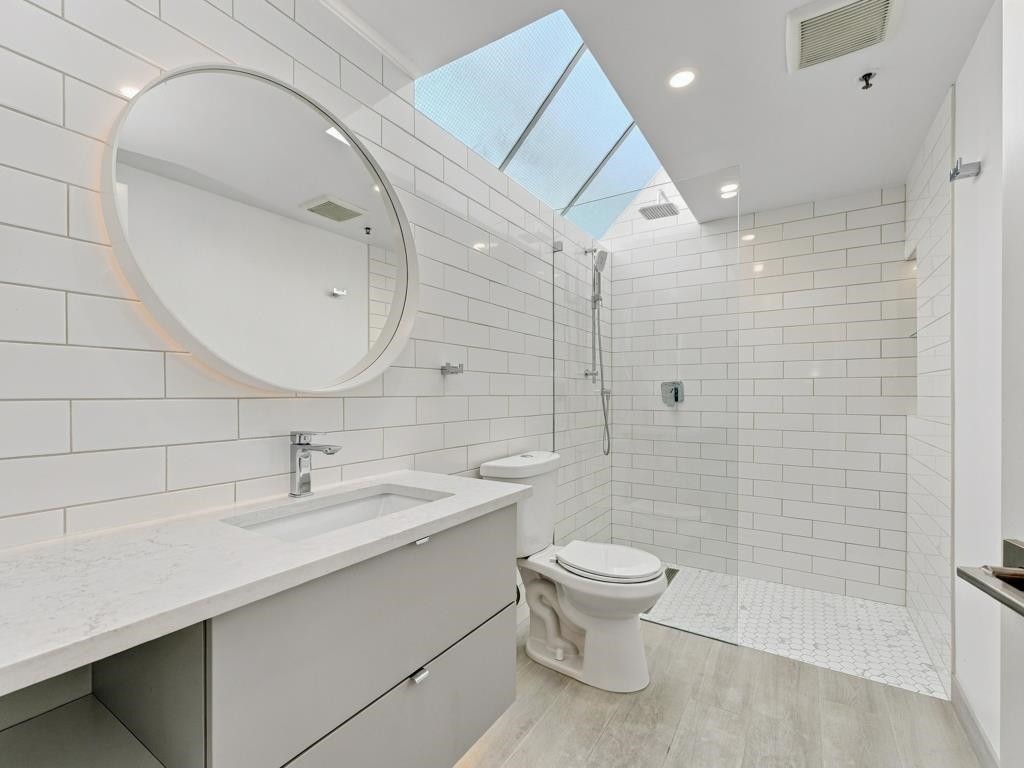 204-565 17 Street, West Vancouver, BC