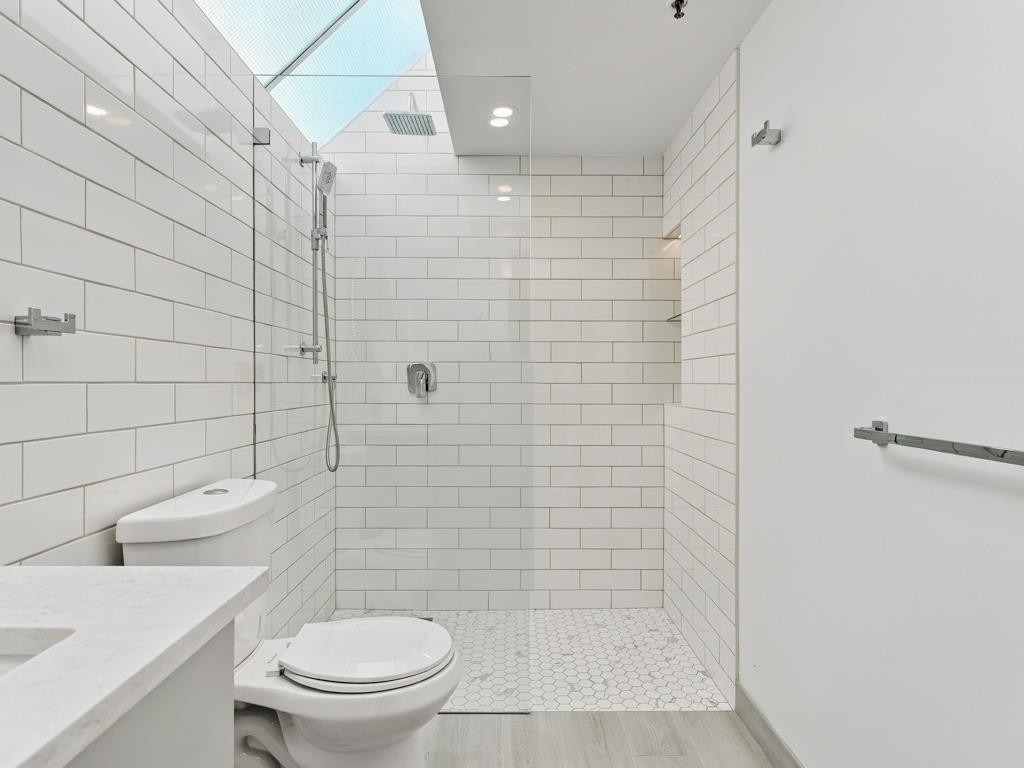 204-565 17 Street, West Vancouver, BC