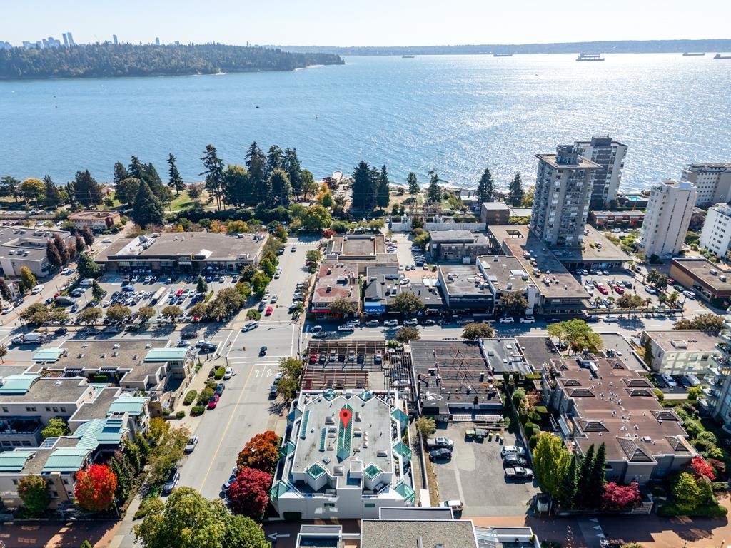 204-565 17 Street, West Vancouver, BC