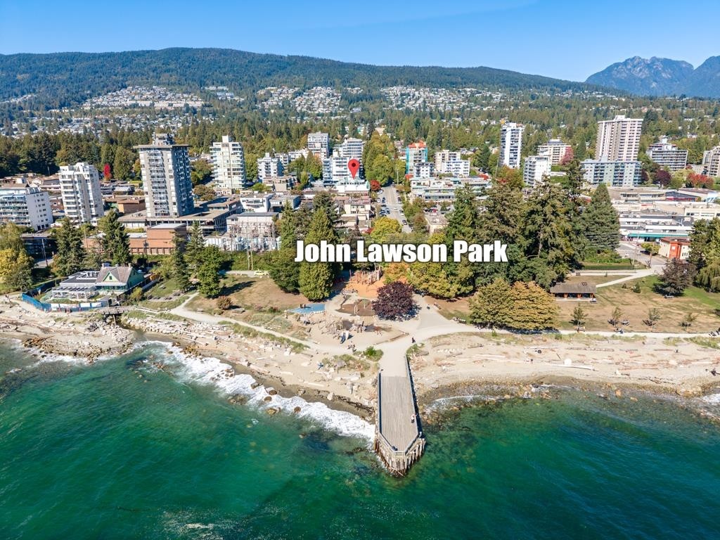 204-565 17 Street, West Vancouver, BC