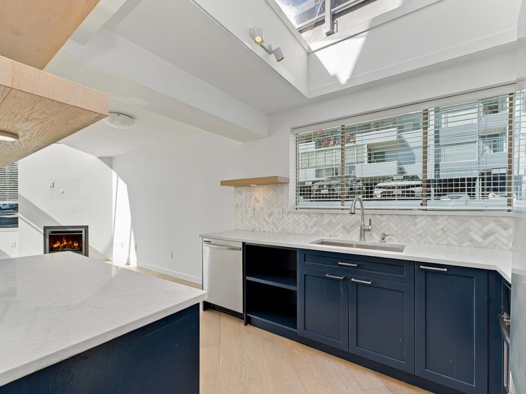 204-565 17 Street, West Vancouver, BC