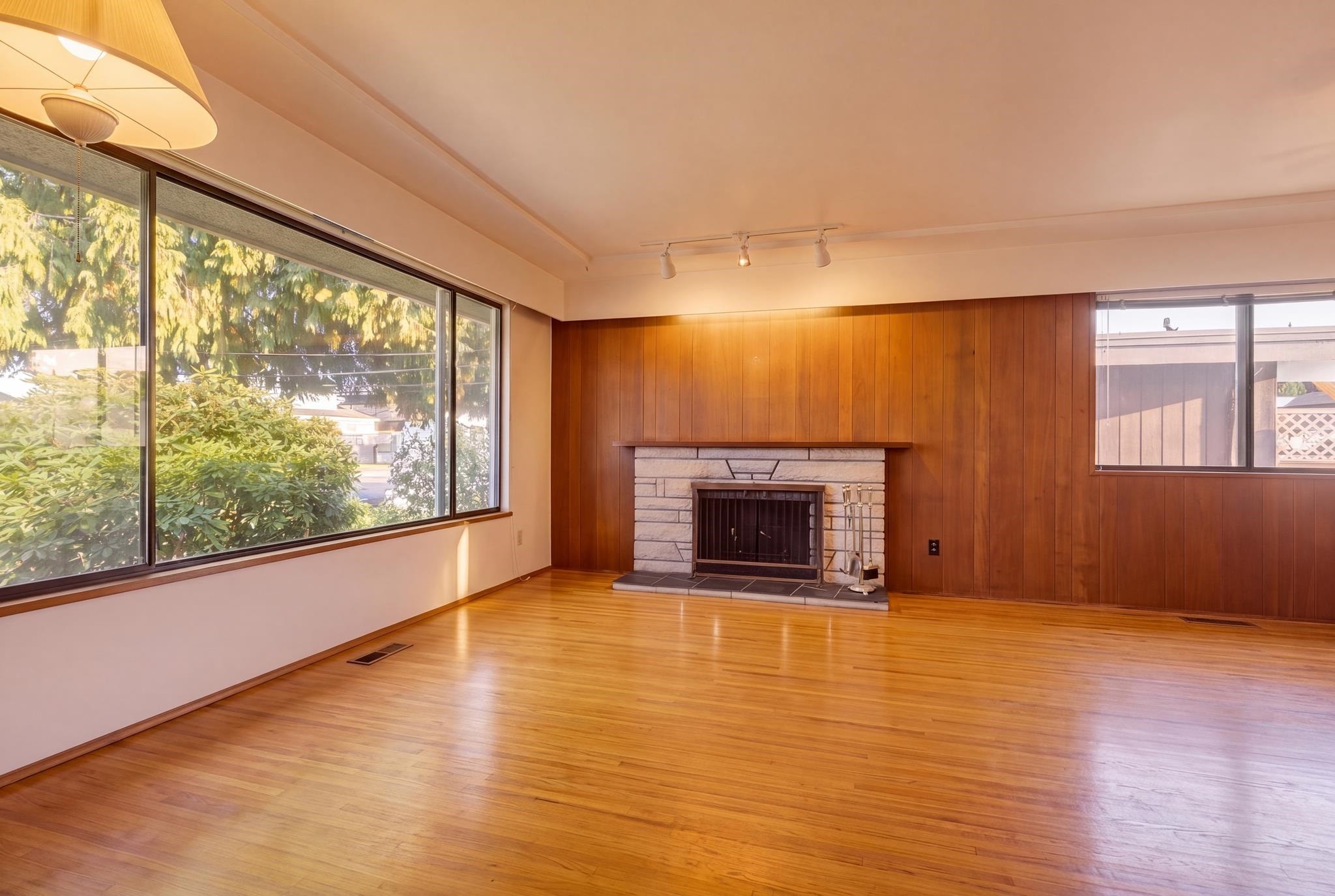 1110 Cottonwood Avenue, Coquitlam, BC