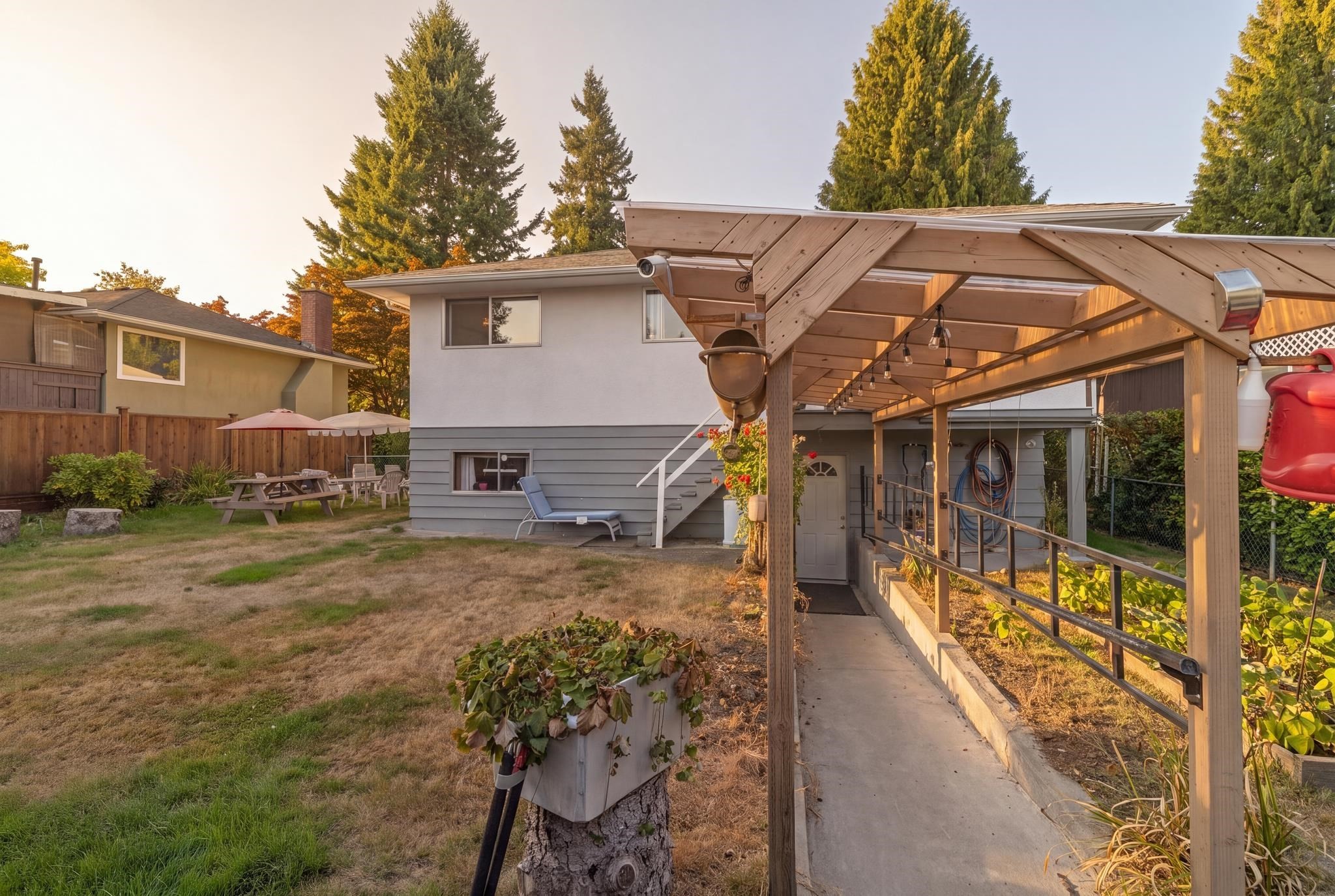 1110 Cottonwood Avenue, Coquitlam, BC