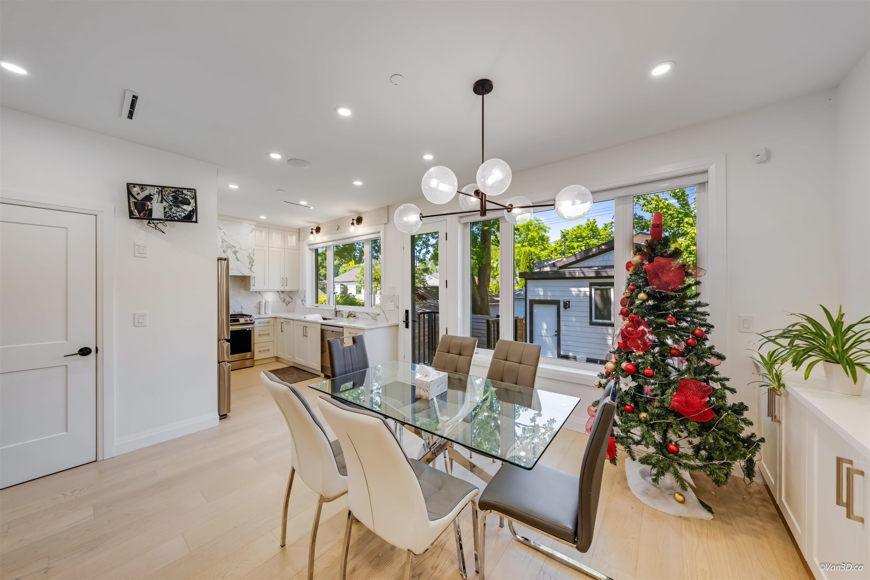 2-683 19Th Avenue W, Vancouver, BC