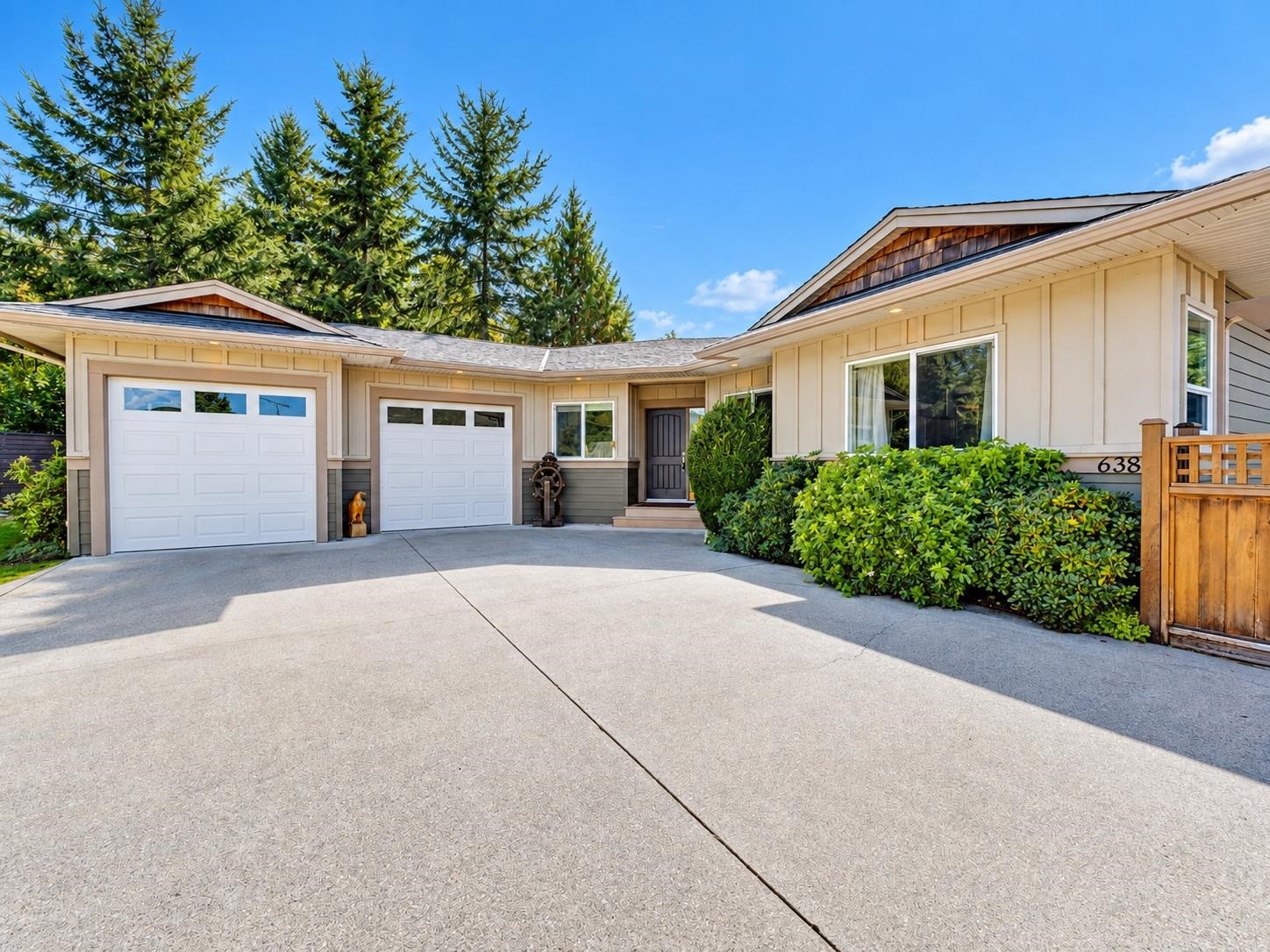 6388 Piper Place, Sechelt, BC