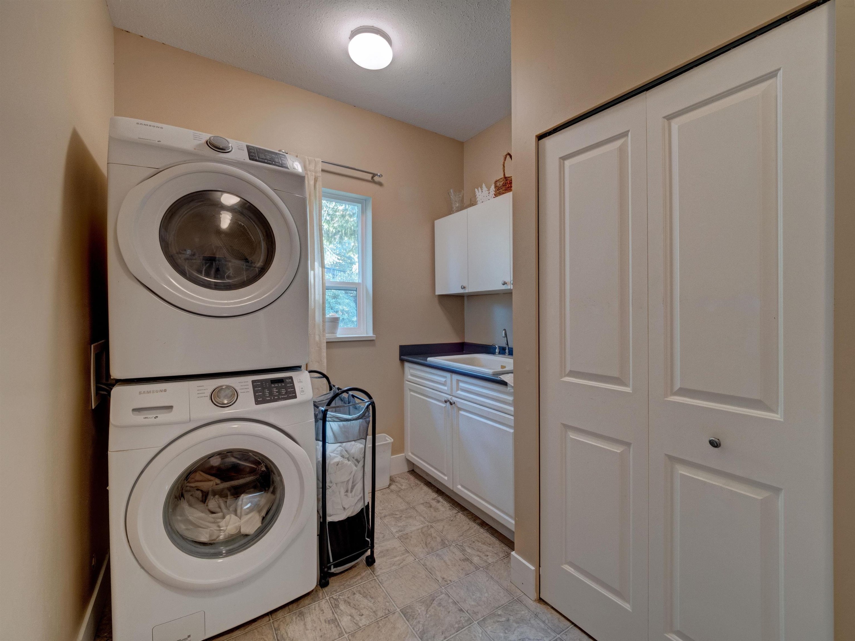 6388 Piper Place, Sechelt, BC
