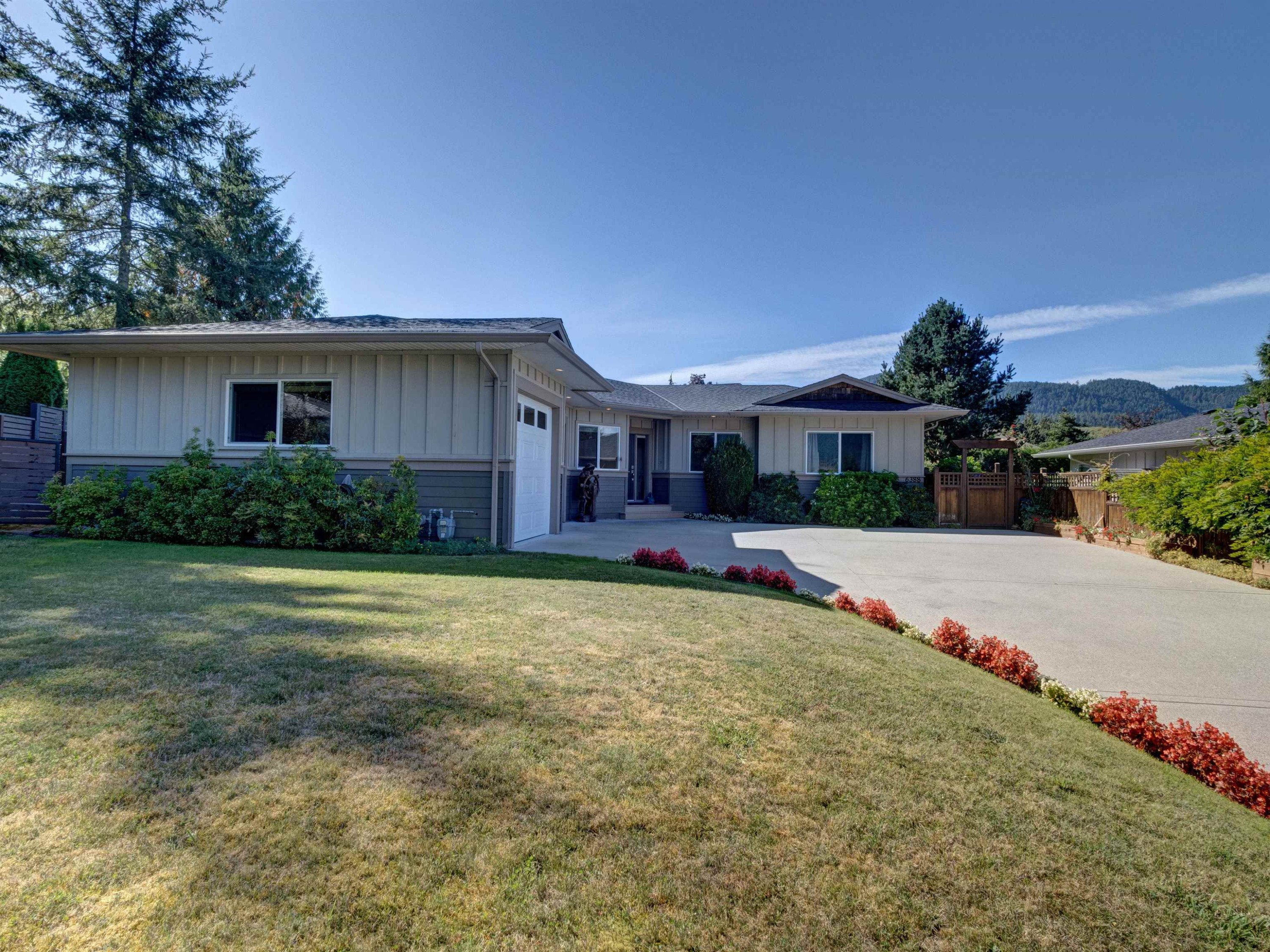 6388 Piper Place, Sechelt, BC