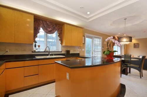 2208 34Th Avenue W, Vancouver, BC 