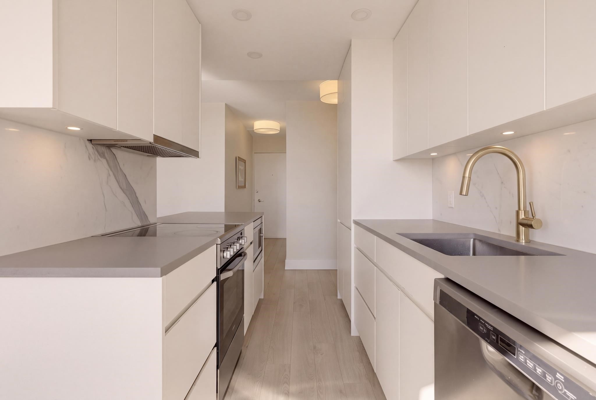 902-2370 2Nd Avenue W, Vancouver, BC