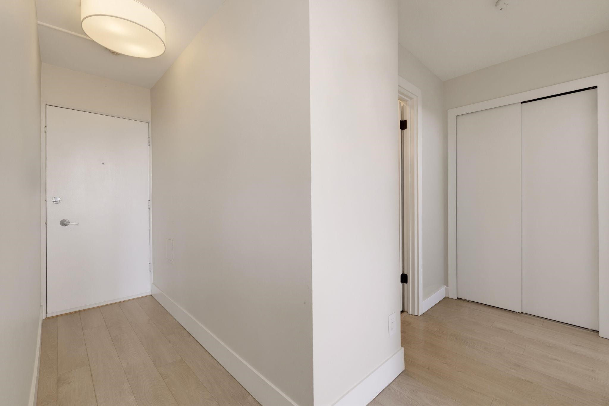 902-2370 2Nd Avenue W, Vancouver, BC