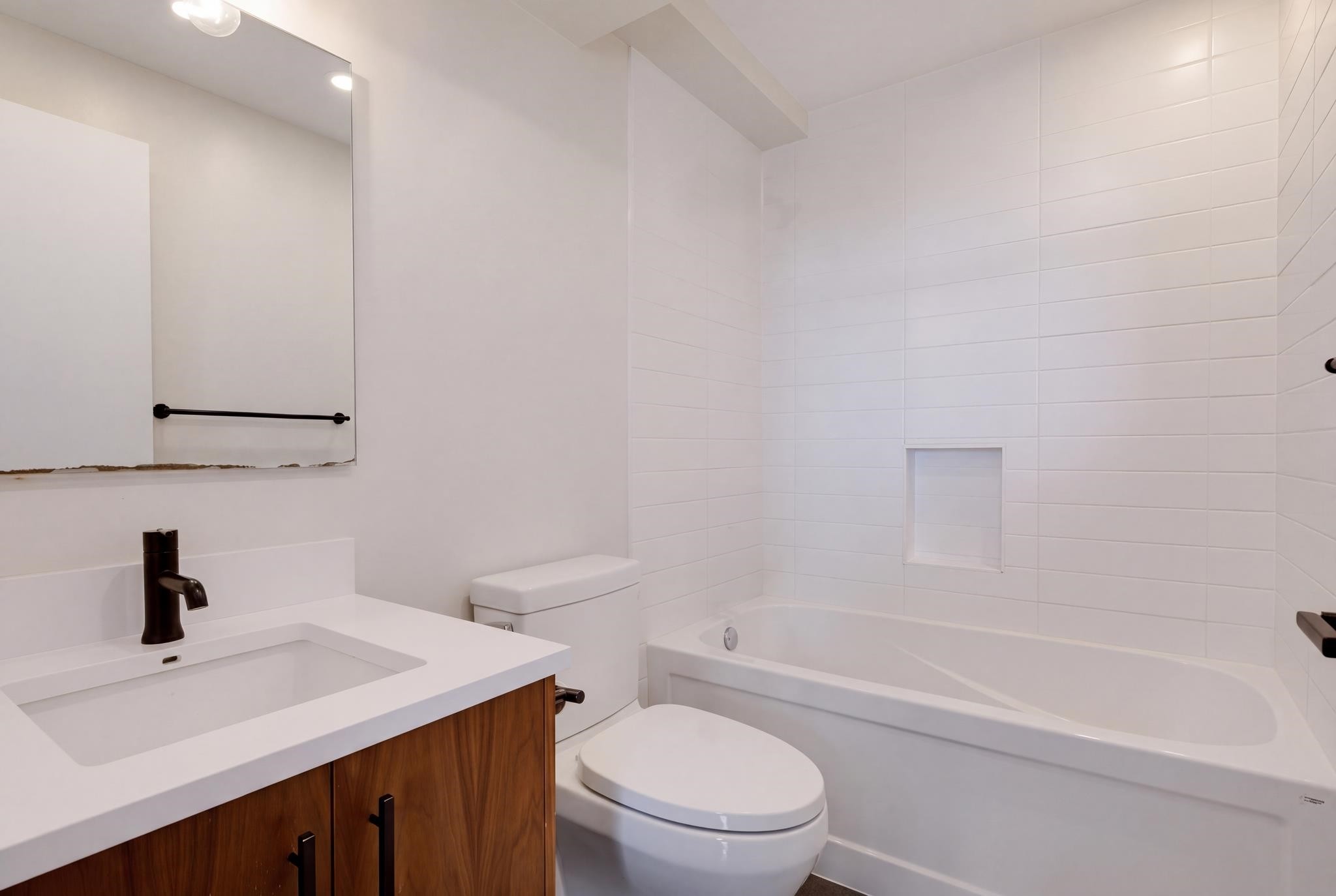902-2370 2Nd Avenue W, Vancouver, BC